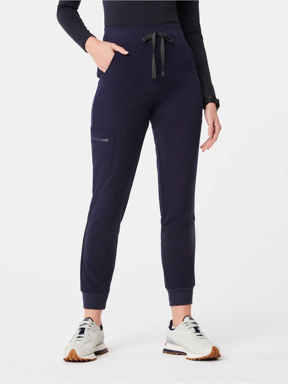 Figs Women’s Zamora Jogger Scrub Pant In Navy Size XS Tall